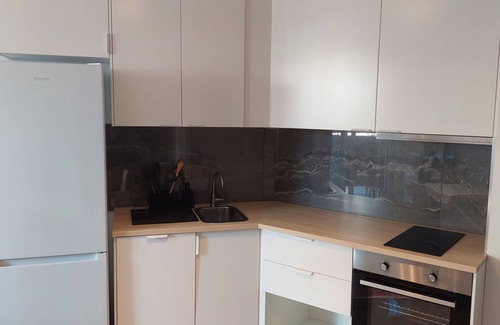 Mejasi Apartamento | Brand new apartment with garden and parking place