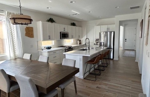 Maricopa County Casa | Brand new beautiful home in Verrado/Buckeye. Perfect for golfers! Great views