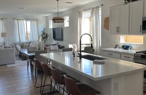 Maricopa County Casa | Brand new beautiful home in Verrado/Buckeye. Perfect for golfers! Great views
