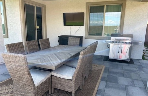 Maricopa County Casa | Brand new beautiful home in Verrado/Buckeye. Perfect for golfers! Great views