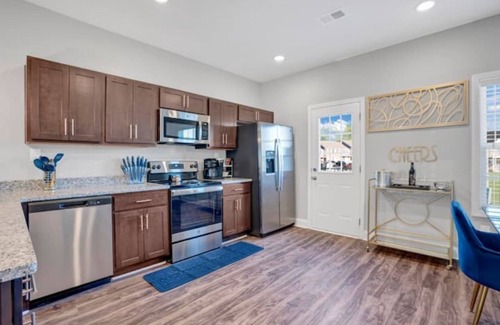 Clarksville Apartamento | Brand New BluRoyal Townhome!
