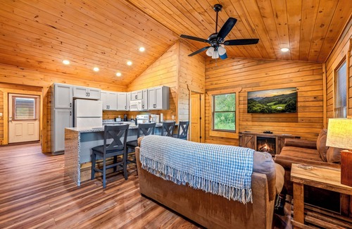 Gatlinburg Cabina | Brand New! Book NOW and receive tickets to Dollywood, Anakeesta and many more