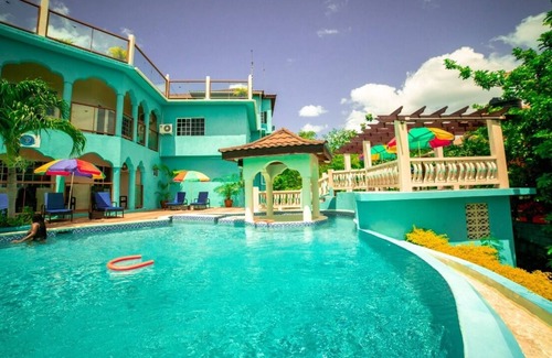Negril Complejo | NUEVO HOTEL BOUTIQUE CON RESPIRACIONES TOMANDO VISTAS DE LA CIUDAD HISTÓRICA DE NEGRIL