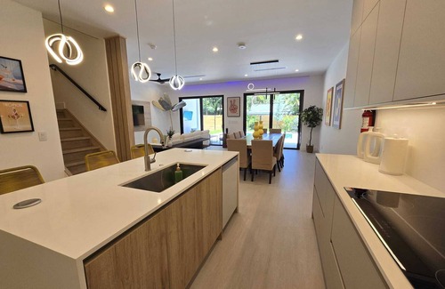 Croissant Park Casa | Brand new Built 4-bedroom pool house with fitness room, Heart of Fort Lauderdale