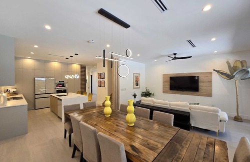 Croissant Park Casa | Brand new Built 4-bedroom pool house with fitness room, Heart of Fort Lauderdale