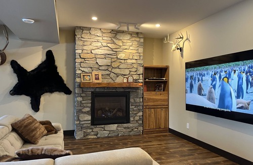 Division No. 11 Casa | Brand New Cabin Feel Walkout with Private Entrance