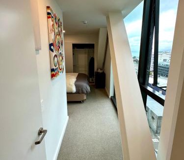 Te Aro Apartamento | Brand New CBD High Rise 1 Bed With Ocean View on the Doorstep of Courtenay Place