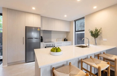 Addington Casa | Brand New & Central Townhouse