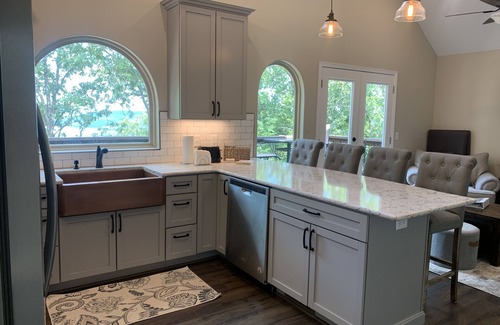 Garfield Chalet De Esquí | Brand new chalet (cabin) on Beaver Lake in the Ozark Mountains!.