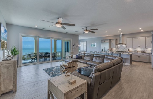 Indian Rocks Beach Casa | NUEVA CONSTRUCCIÓN DE 6 DORMITORIOS, 4. 5 BAÑOS DIRECTO A LA PLAYA PISCINA CASA.