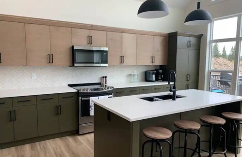 Nordegg Casa | Brand New Collieries Guest House with Fireplace