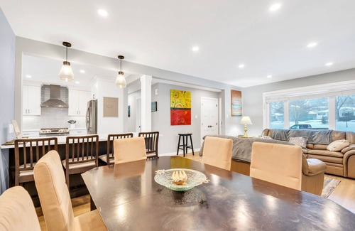 Southeast Calgary Casa | Brand New Comfy Inner City Oasis