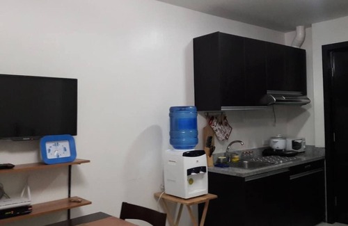 Mandaue Apartamento | Nuevo condominio (totalmente amueblado) con WIFI rápido y TV por cable