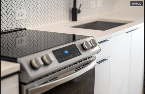 West Campus Condominio | Brand New Condo w Rooftop Terrace & Free Parking