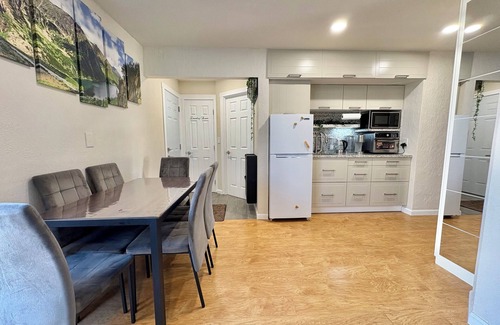 St. Francis Apartamento | Brand new cozy luxury apartment! Massage chair, two fireplaces with heaters