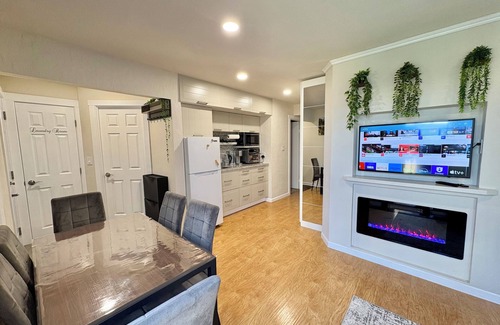 St. Francis Apartamento | Brand new cozy luxury apartment! Massage chair, two fireplaces with heaters