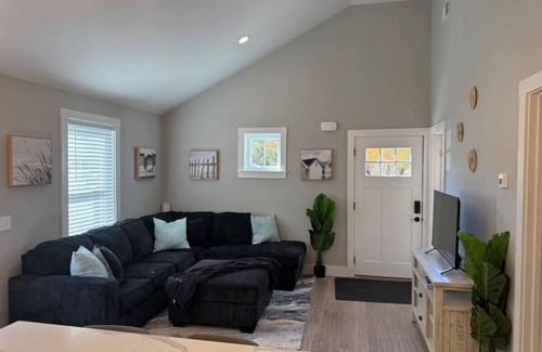 Wakefield-Peacedale Apartamento | Brand New Cozy Coastal Cottage