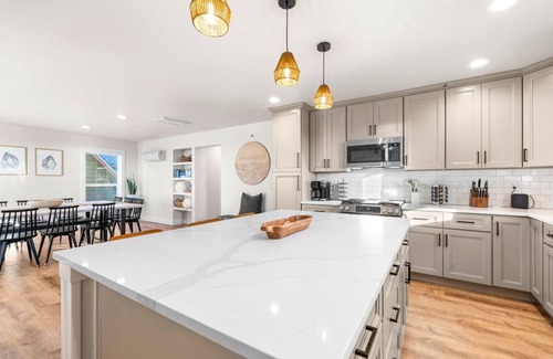 Lincoln City Casa | Brand New Custom Construction | Ocean Views | Hot Tub | Arcade | Sleeps 20