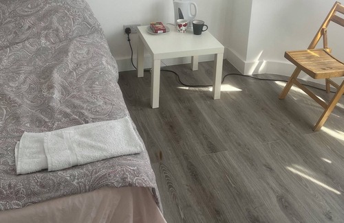 South Harrow Apartamento | Brand New Double bed Studio Flat With Shared Kitchen
