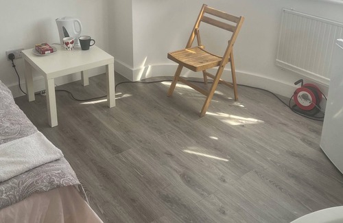 South Harrow Apartamento | Brand New Double bed Studio Flat With Shared Kitchen