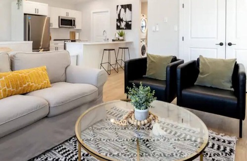 Winnipeg Condominio | Brand New Duplex in Old St Vital **Entire Building** 5 Beds / 3.5 Baths