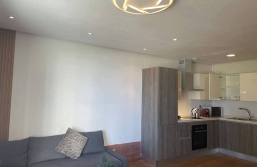 Hay Mohammadi Apartamento | Brand new, elegant and conveniently located in Casa-Marina