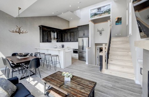 Teepee Town Casa | Brand NEW! Executive Mountain HomeW/Stunning Views