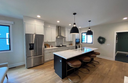 South Bend Casa | Brand New Family Friendly Gameday Home! Walk to ND