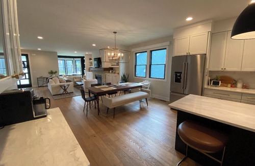 South Bend Casa | Brand New Family Friendly Gameday Home! Walk to ND