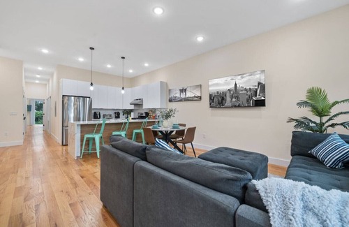 Communipaw Condominio | Brand New Family Home! The Game Room at City Key