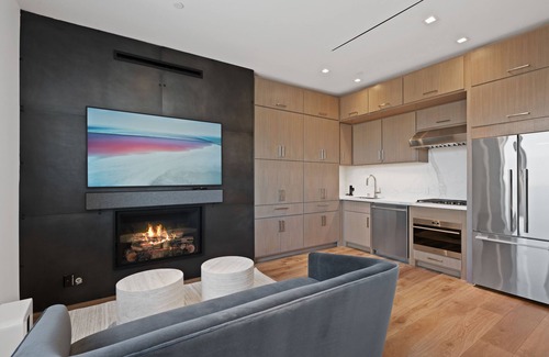 Napa Condominio | Brand New Furnished Luxury Loft in Downtown Napa’s Historic Young Building