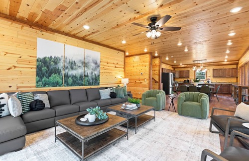 Sevierville Cabina | Brand New Greenleaf Lodge ~Indoor Pool ~ Hot Tub
