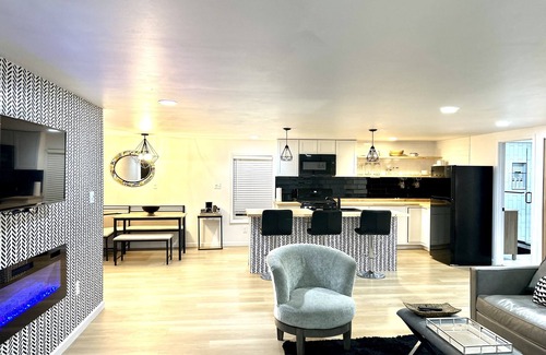 Detroit Apartamento | Brand new guest house urban oasis