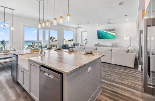 Thomas Drive Casa | Brand New Gulf Front Home. 7BR, Custom Margaritaville Cabana, Pool. Discounts!
