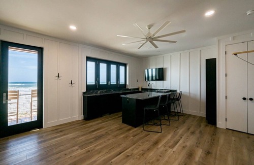 Gulf Trace Casa | BRAND NEW Gulf Front~"Da Beach"~Hot Tub, Beach Gear, Chairs & Umbrellas Incl