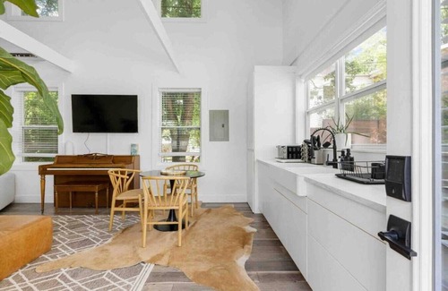 Barclay Drive Casa | Brand New Heated Pool! Close to Broadway!