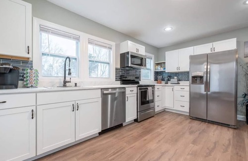 Scotts Casa | Brand New & High Quality Reno w/ Great Location