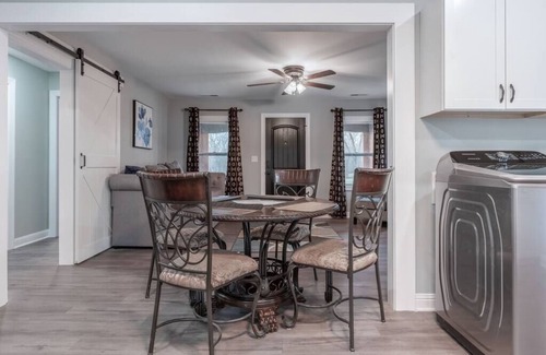 Scotts Casa | Brand New & High Quality Reno w/ Great Location