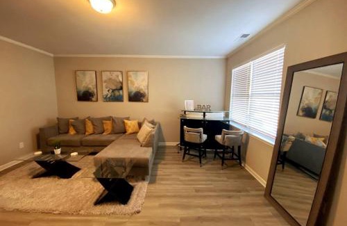 East Point Apartamento | Brand NEW HOME mins to airport