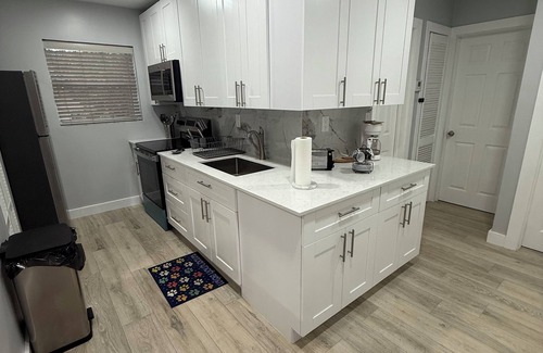 Central Fort Lauderdale Villa | Brand New Home w/Garden Near Beaches