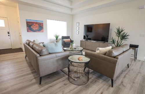 Kanab Casa | Brand New Home with Private Pool and Hot Tub