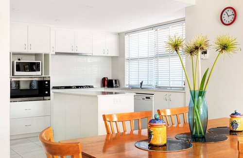 Bayswater Casa | Brand New House in Central Location For Non Smokers Only