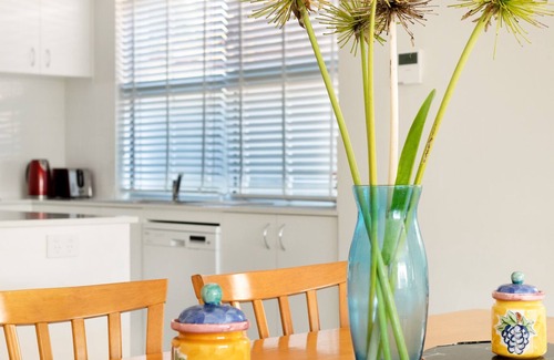 Bayswater Casa | Brand New House in Central Location For Non Smokers Only