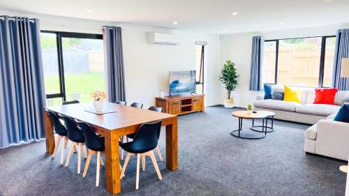 Pukehangi Casa | Brand New House with 5 bedroom and 3 full bathroom