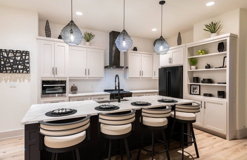 Inlet Beach Casa | *Brand New* Inlet Beach home - Six-Seater Golf Cart, EV Friendly, Bikes, Paddle Board, Pool
