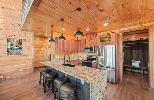 Gatlinburg - Pigeon Forge Cabina | Brand new INSANE cabin just built - You won't believe the amenities.