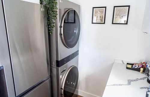 NoHo Arts District Apartamento | BRAND-NEW INTERIOR 2BR APARTMENT COMPLETED RENOVATED/REMODELED IN 2022 with LARGE PRIVATE FENCED PATIO and PARKING (p59)