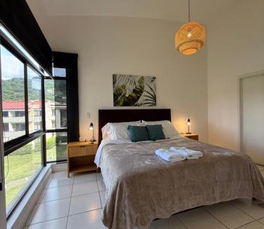Santa Ana Apartamento | Brand New lake view Penthouse with office space