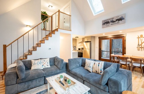 Locust Lake Village Cabina | Brand new Lakehouse short walk to lake