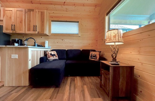 Hiawassee Cabaña | Brand New! Lakeview Tiny Home in Downtown Hiawassee